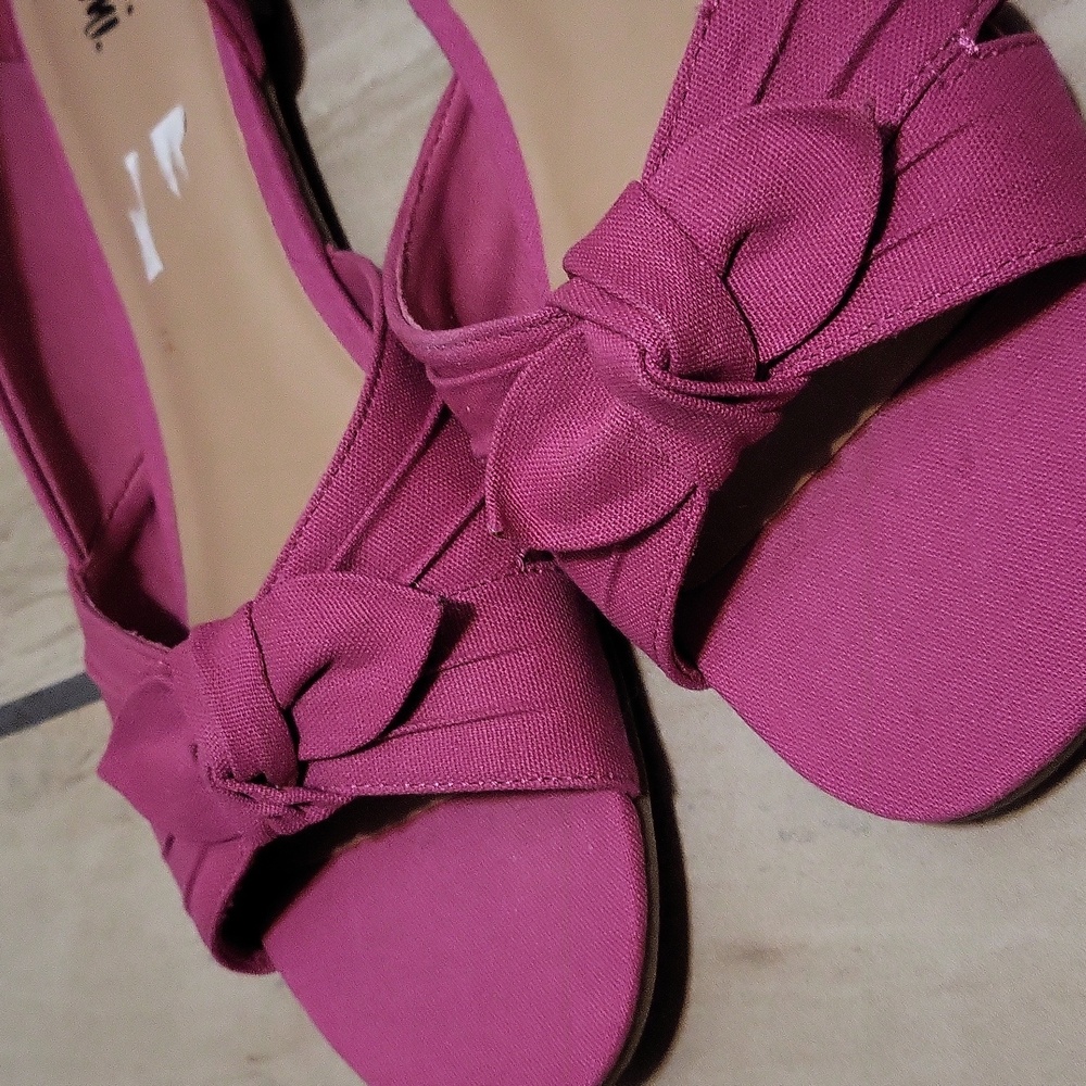 SALE--FIONI Clothing Pink Women's Flats - Picture 4 of 6